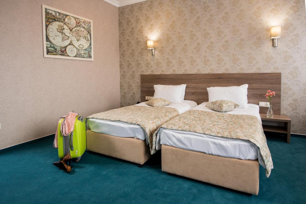 Hotel Alkor Truskavets Ngoại thất bức ảnh