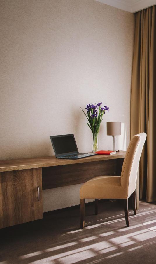 Hotel Alkor Truskavets Ngoại thất bức ảnh