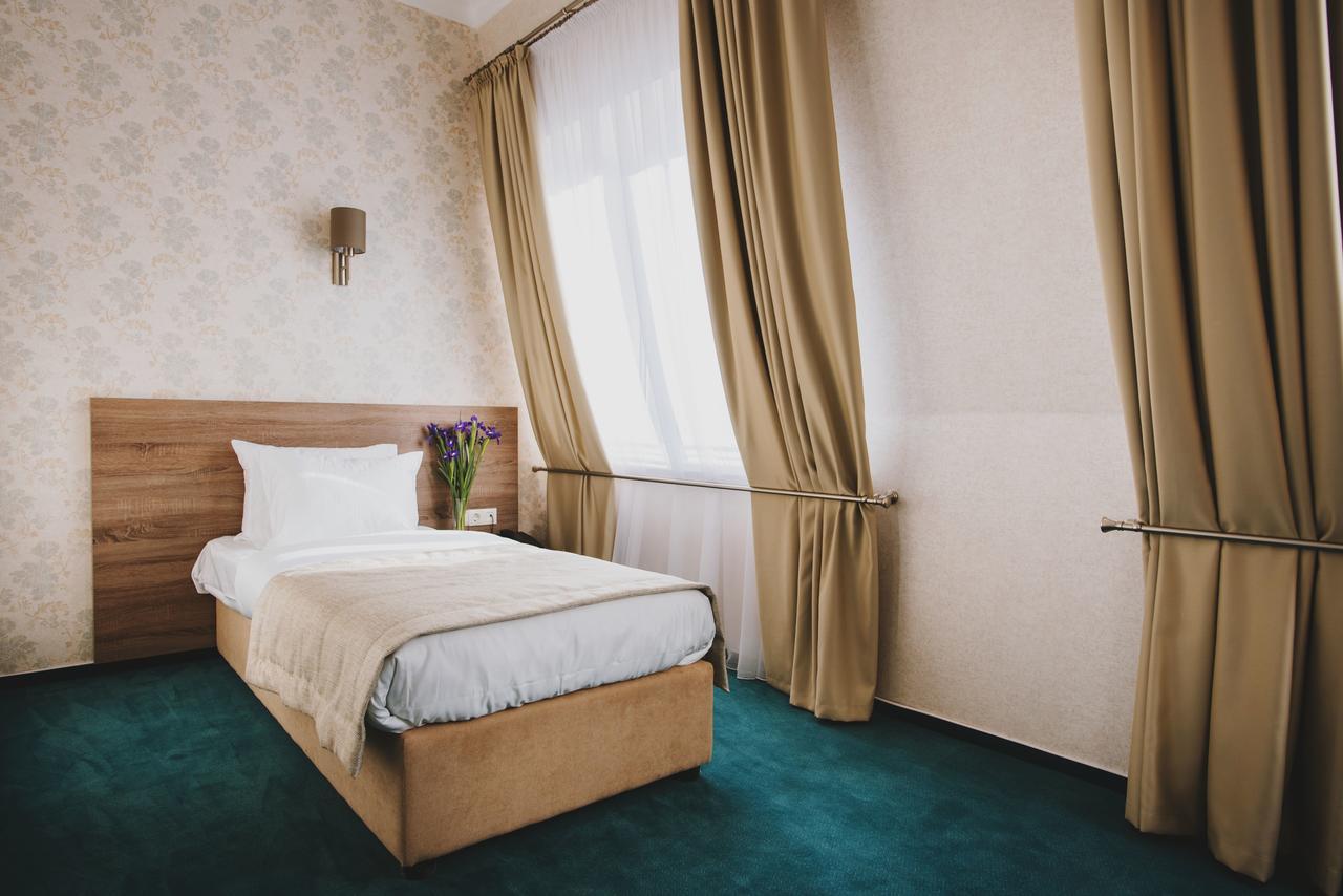 Hotel Alkor Truskavets Ngoại thất bức ảnh