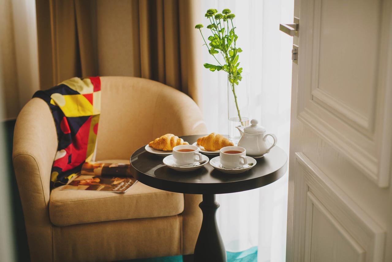Hotel Alkor Truskavets Ngoại thất bức ảnh