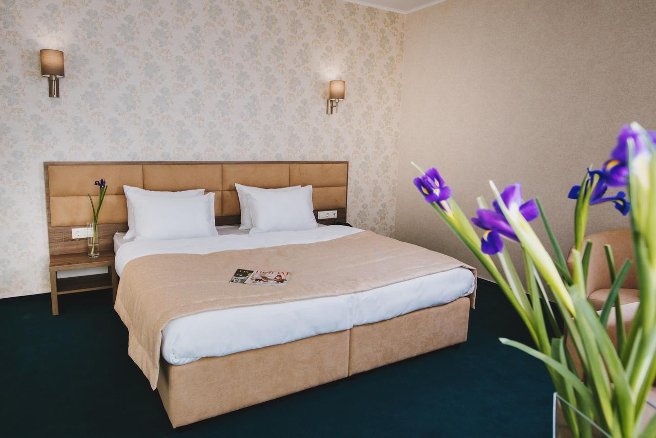 Hotel Alkor Truskavets Ngoại thất bức ảnh