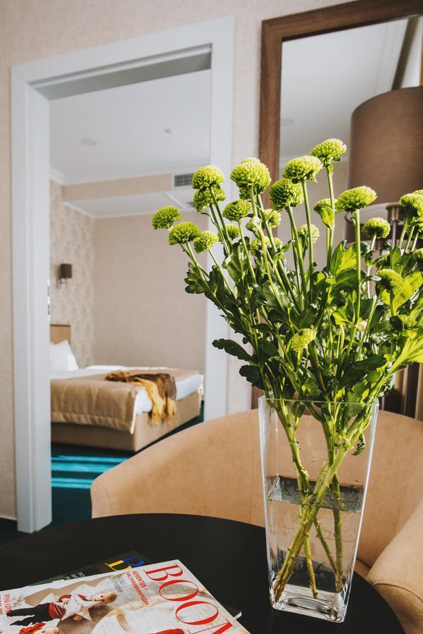 Hotel Alkor Truskavets Ngoại thất bức ảnh