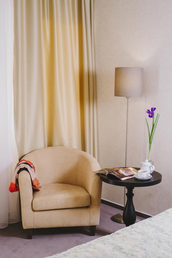 Hotel Alkor Truskavets Ngoại thất bức ảnh