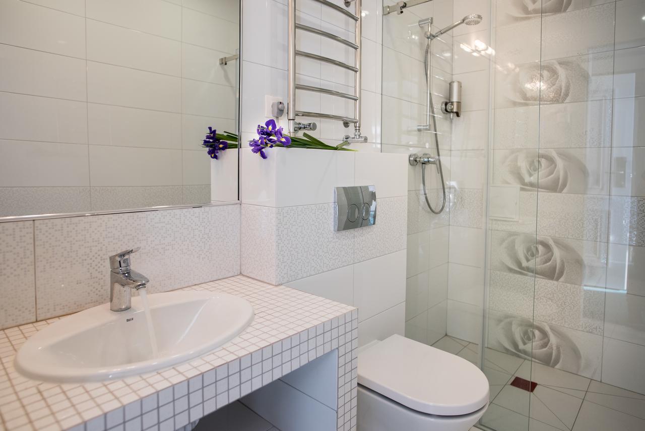 Hotel Alkor Truskavets Ngoại thất bức ảnh