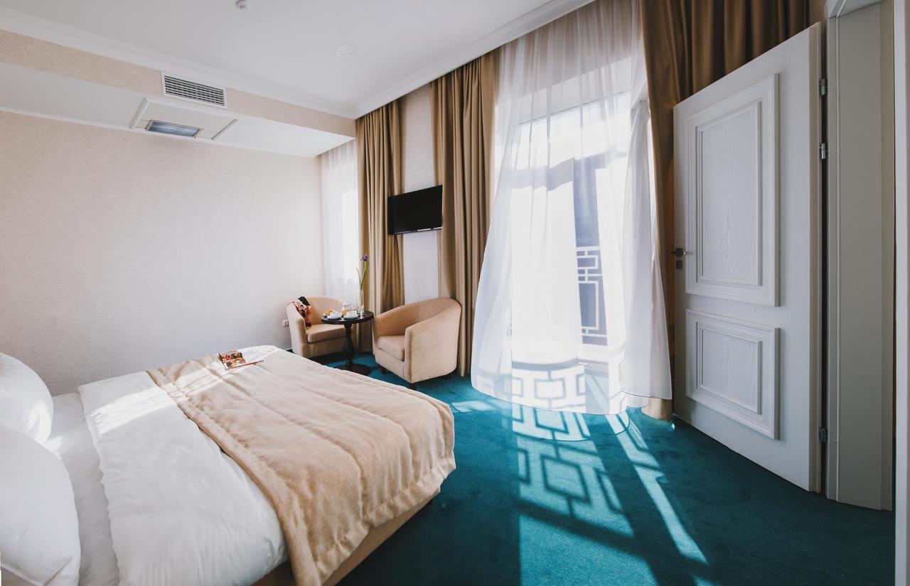 Hotel Alkor Truskavets Ngoại thất bức ảnh