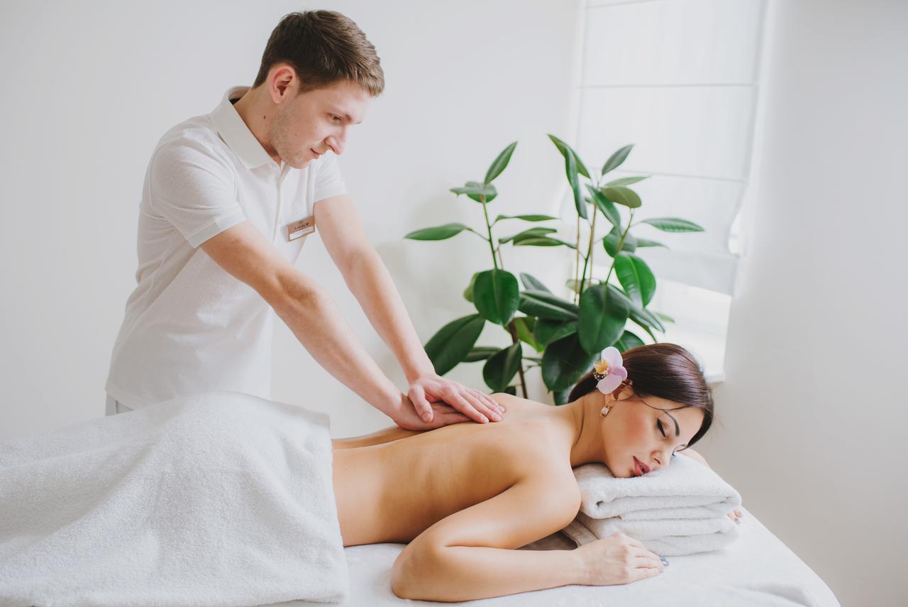 Hotel Alkor Truskavets Ngoại thất bức ảnh