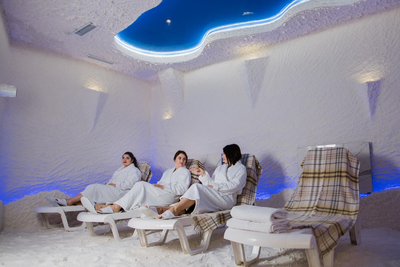 Hotel Alkor Truskavets Ngoại thất bức ảnh