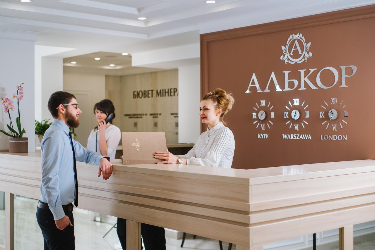 Hotel Alkor Truskavets Ngoại thất bức ảnh