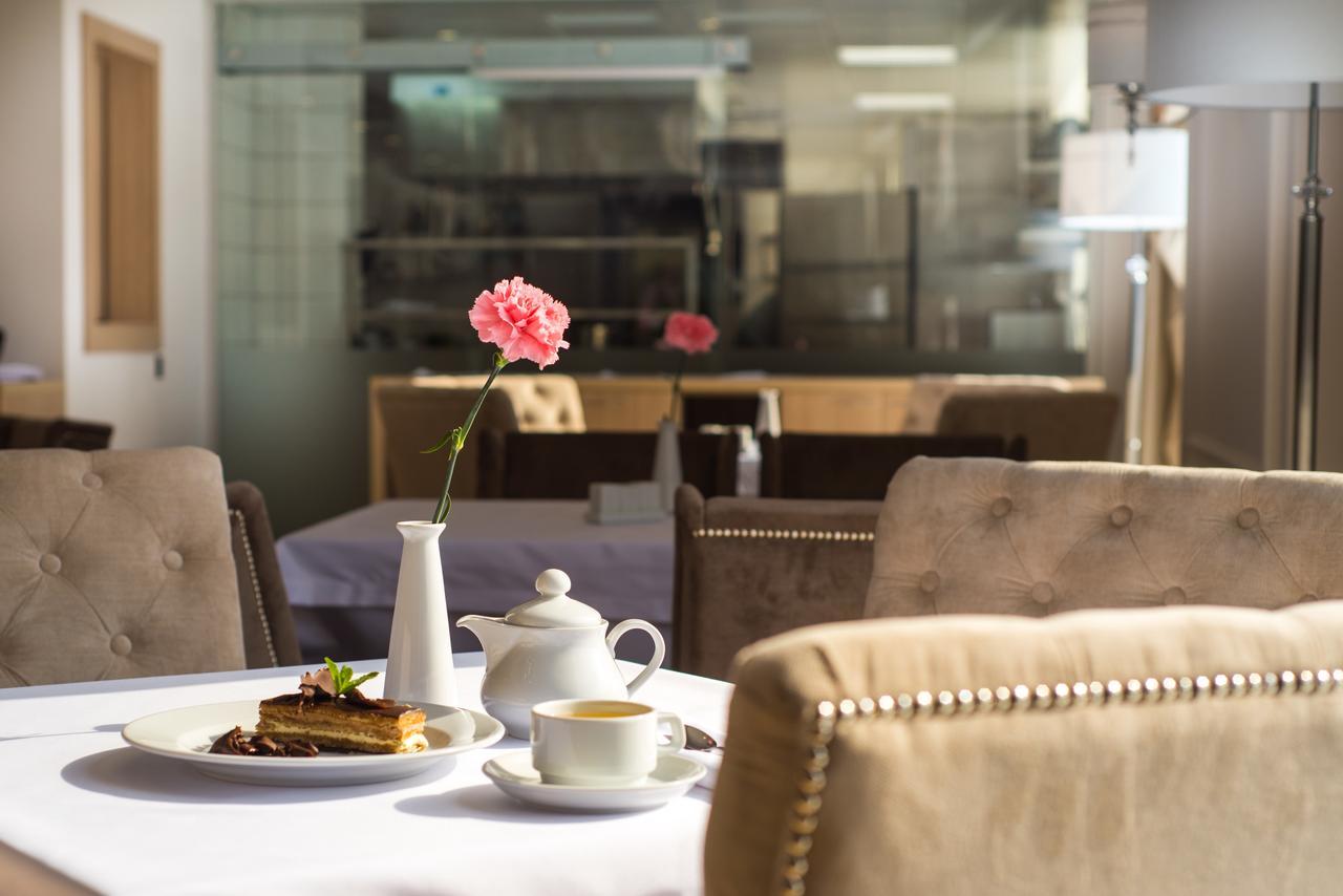 Hotel Alkor Truskavets Ngoại thất bức ảnh