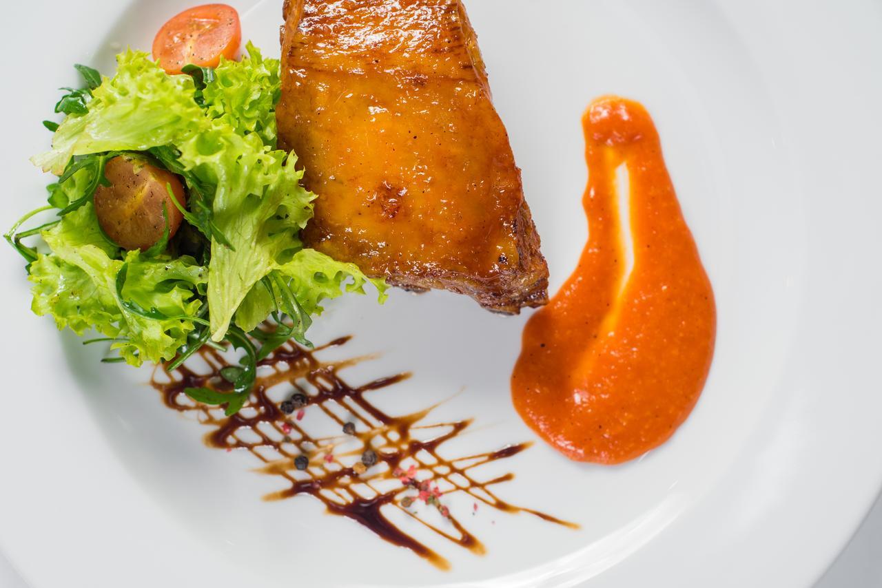 Hotel Alkor Truskavets Ngoại thất bức ảnh