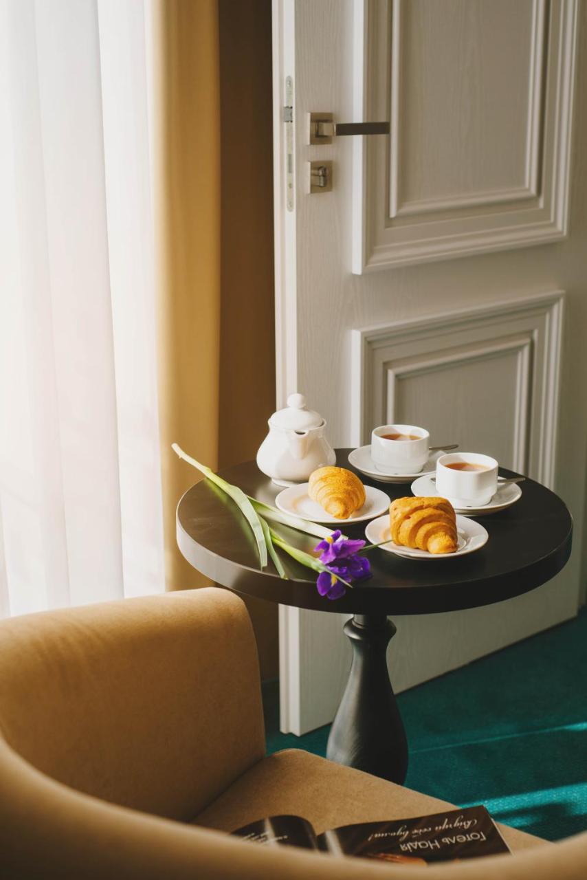 Hotel Alkor Truskavets Ngoại thất bức ảnh