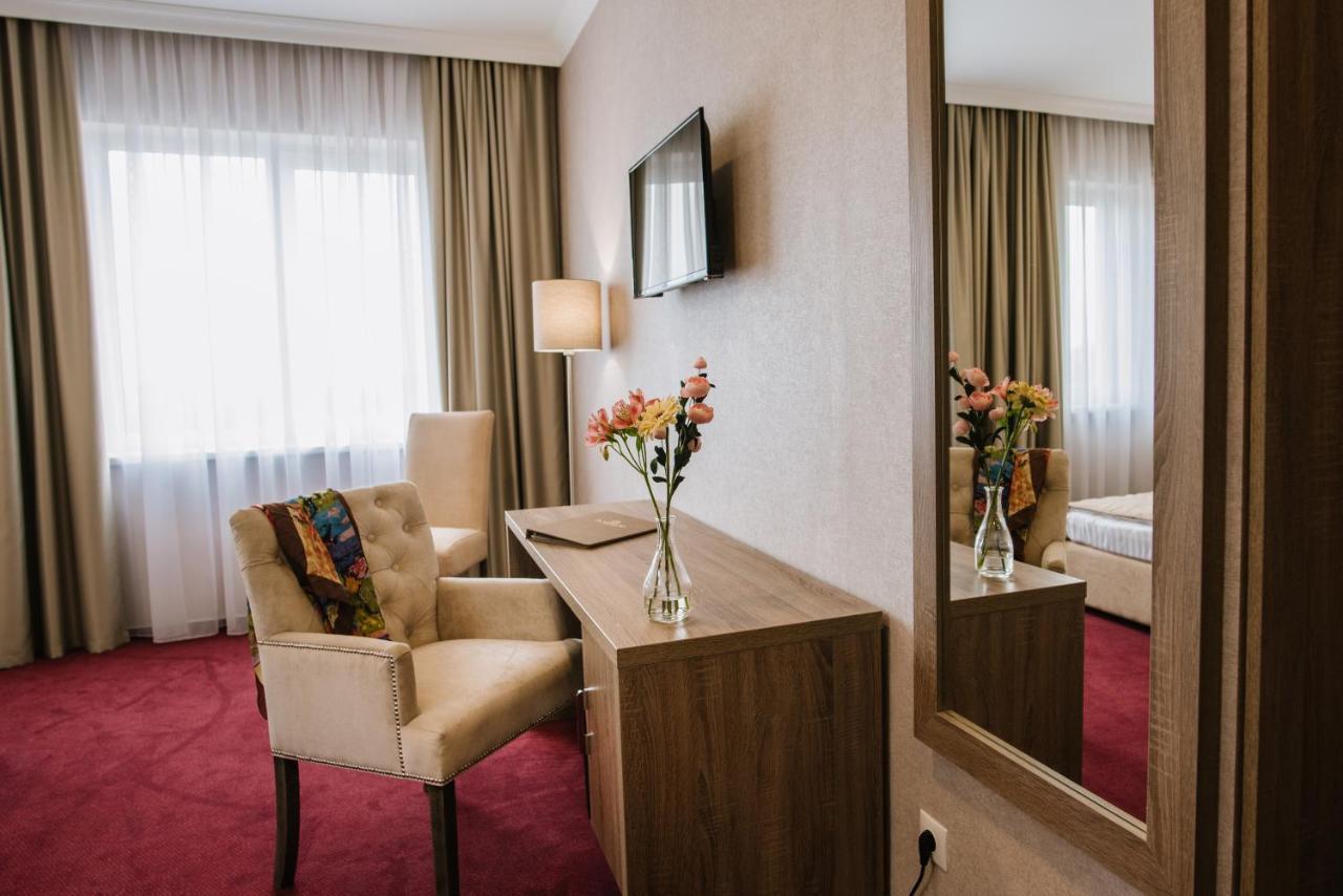 Hotel Alkor Truskavets Ngoại thất bức ảnh