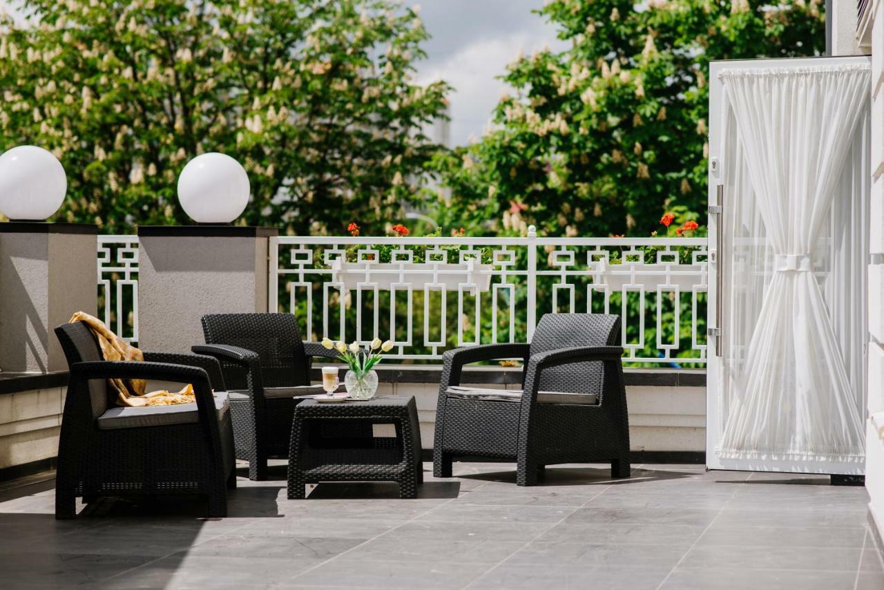 Hotel Alkor Truskavets Ngoại thất bức ảnh